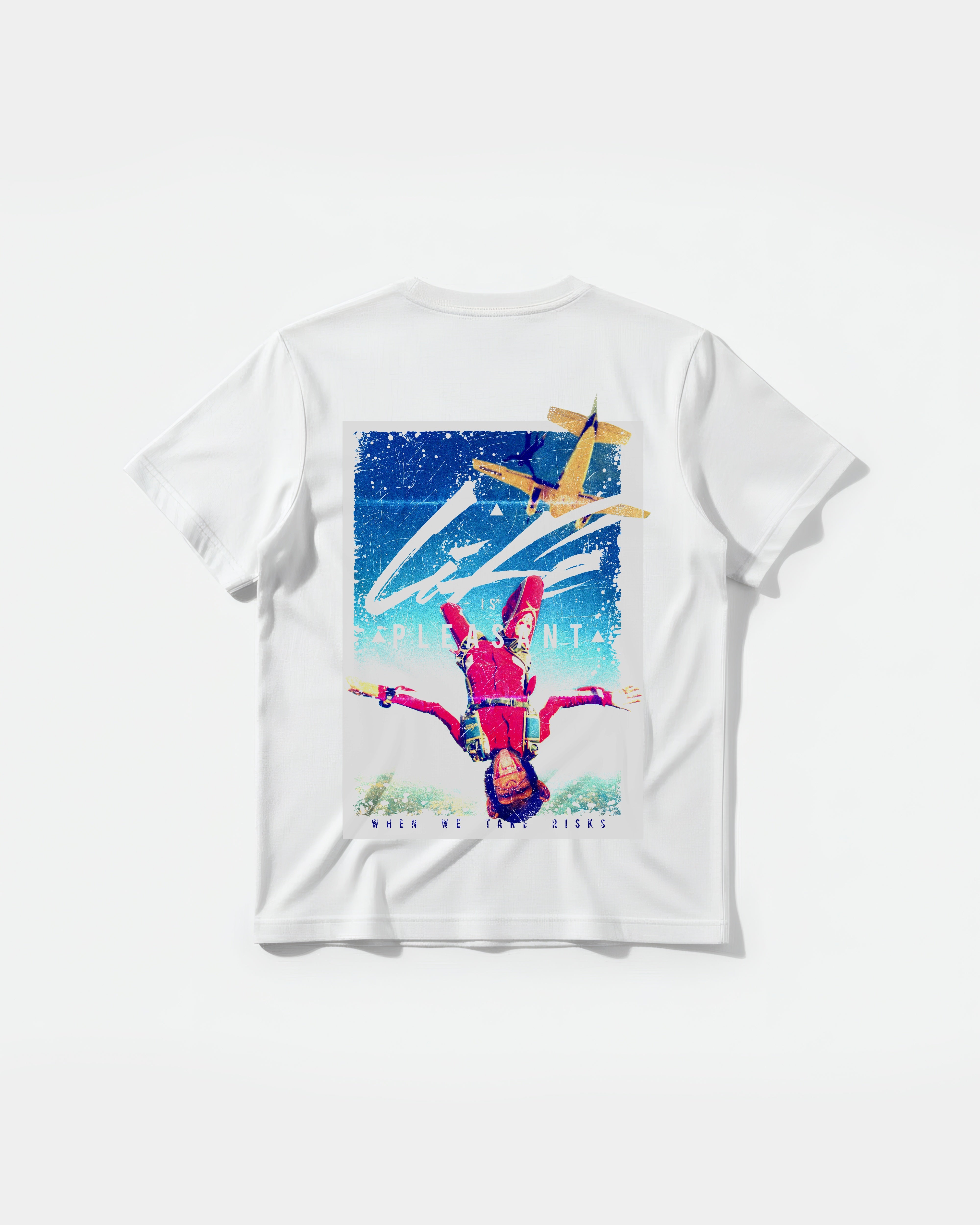 Camiseta Life Is Pleasant Big Back Regular Basic Blanco