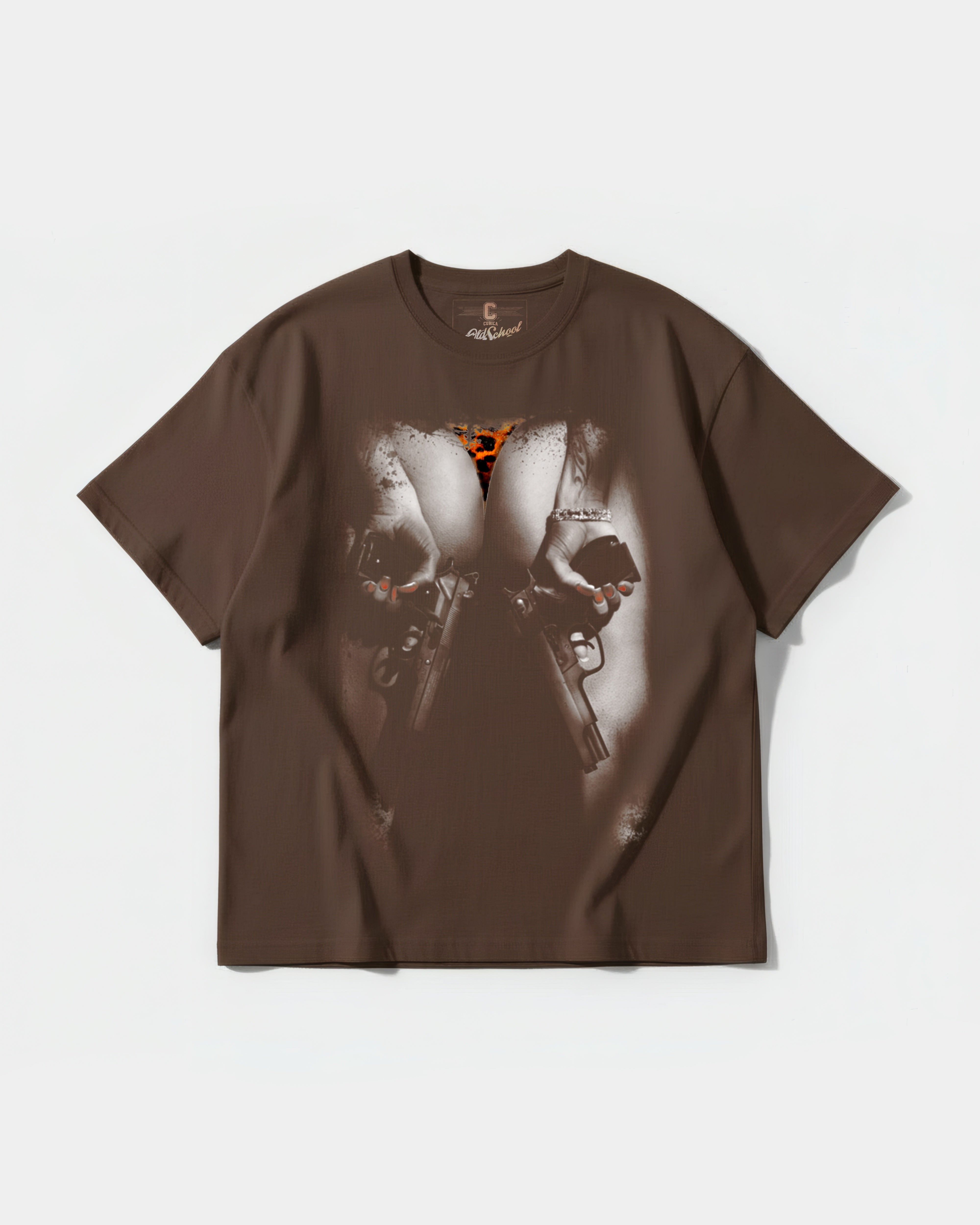 Camiseta Woman Gun Big Front Oversize Basic Marron