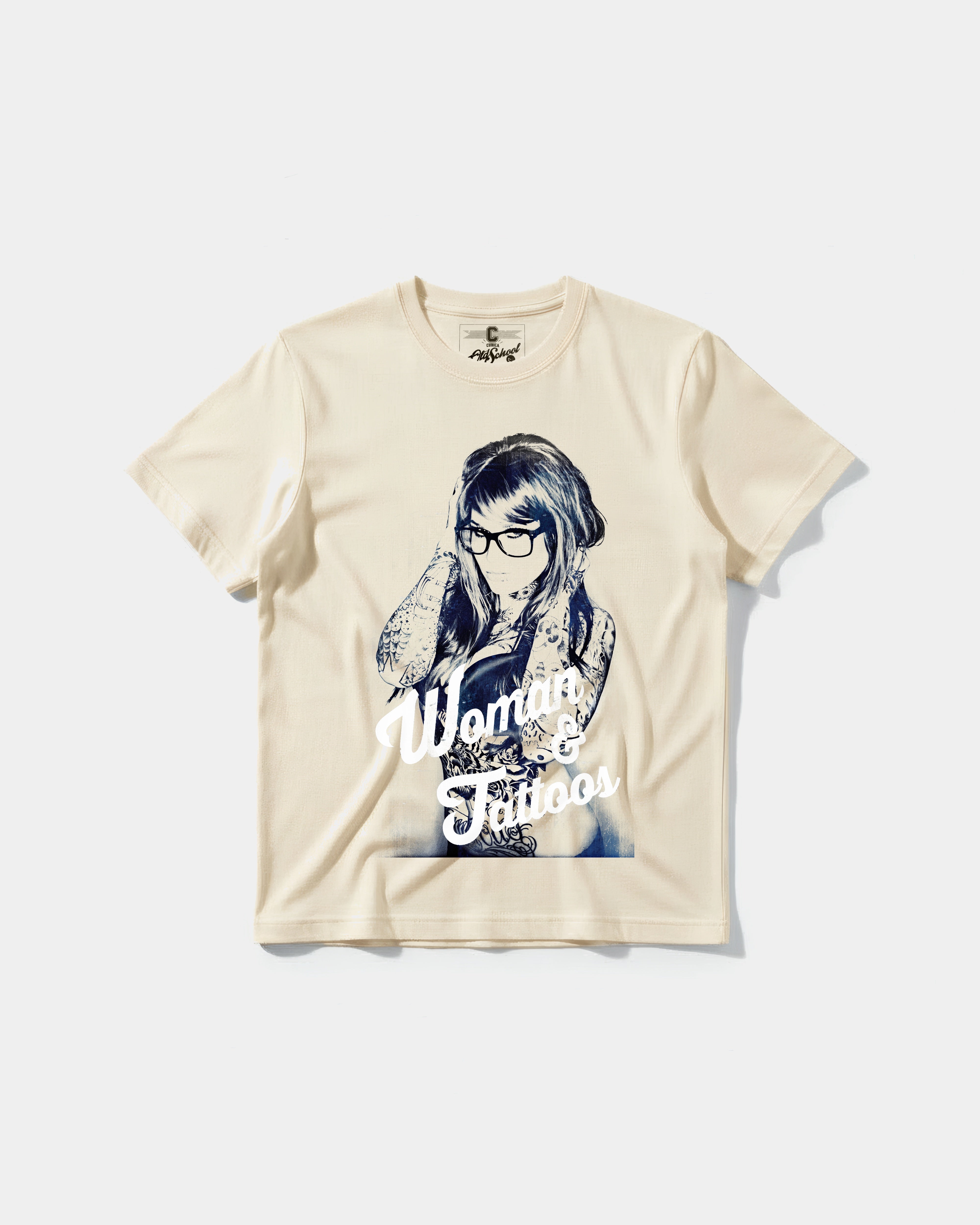 Camiseta Woman And Tattos Big Front Regular Basic Beige