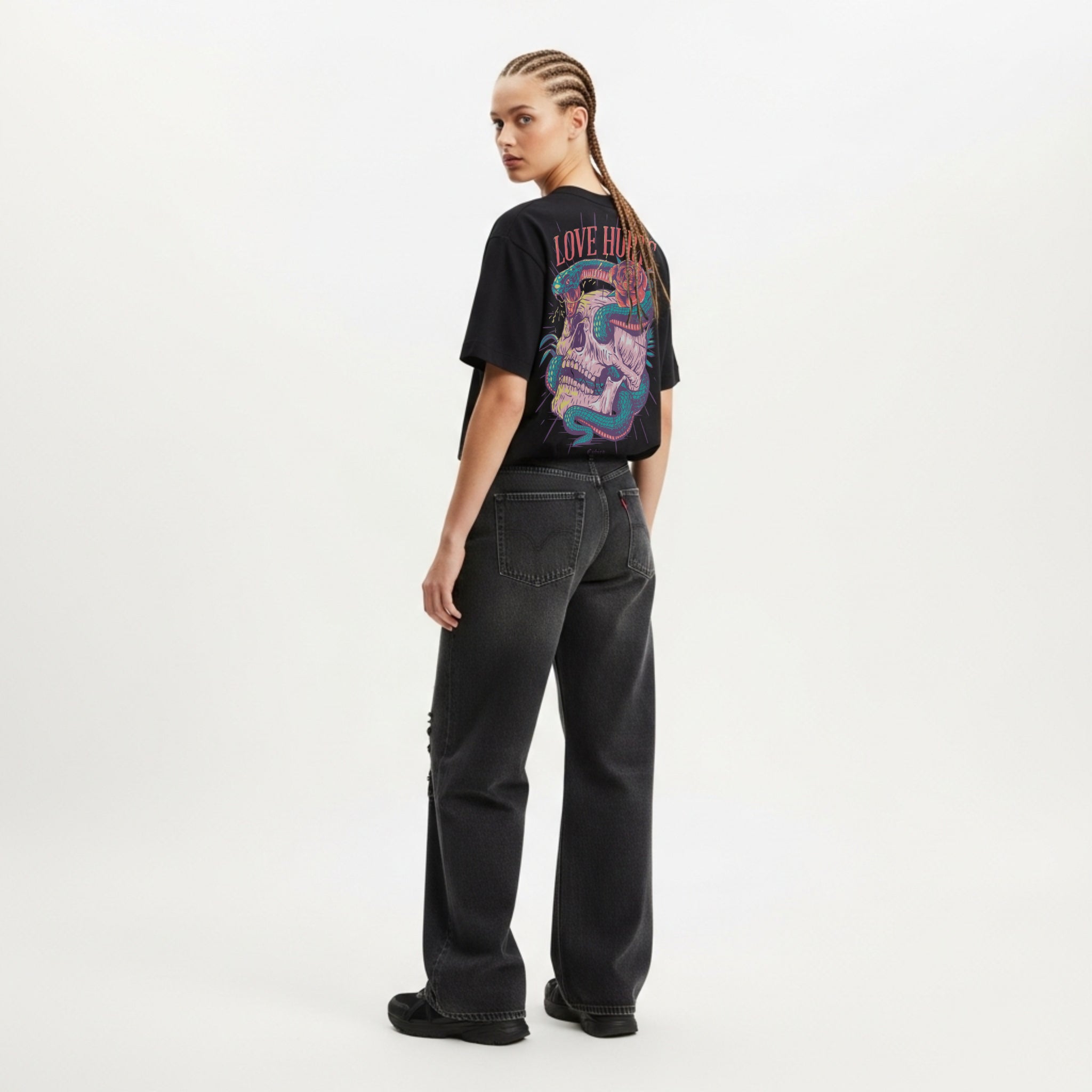 Camiseta Cubica Love Hurts Skull
