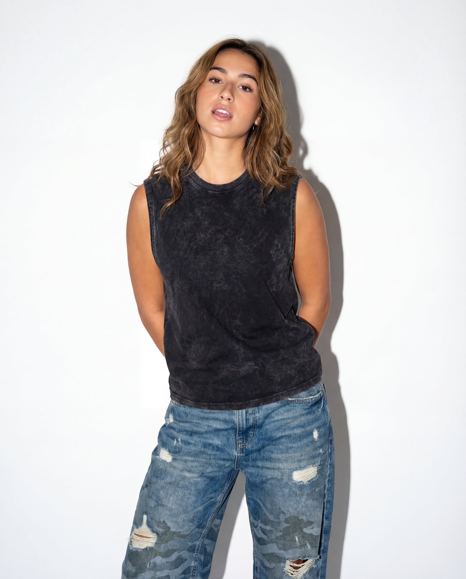 Modelo mide 168cm y usa talla M