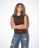 Modelo mide 168cm y usa talla M