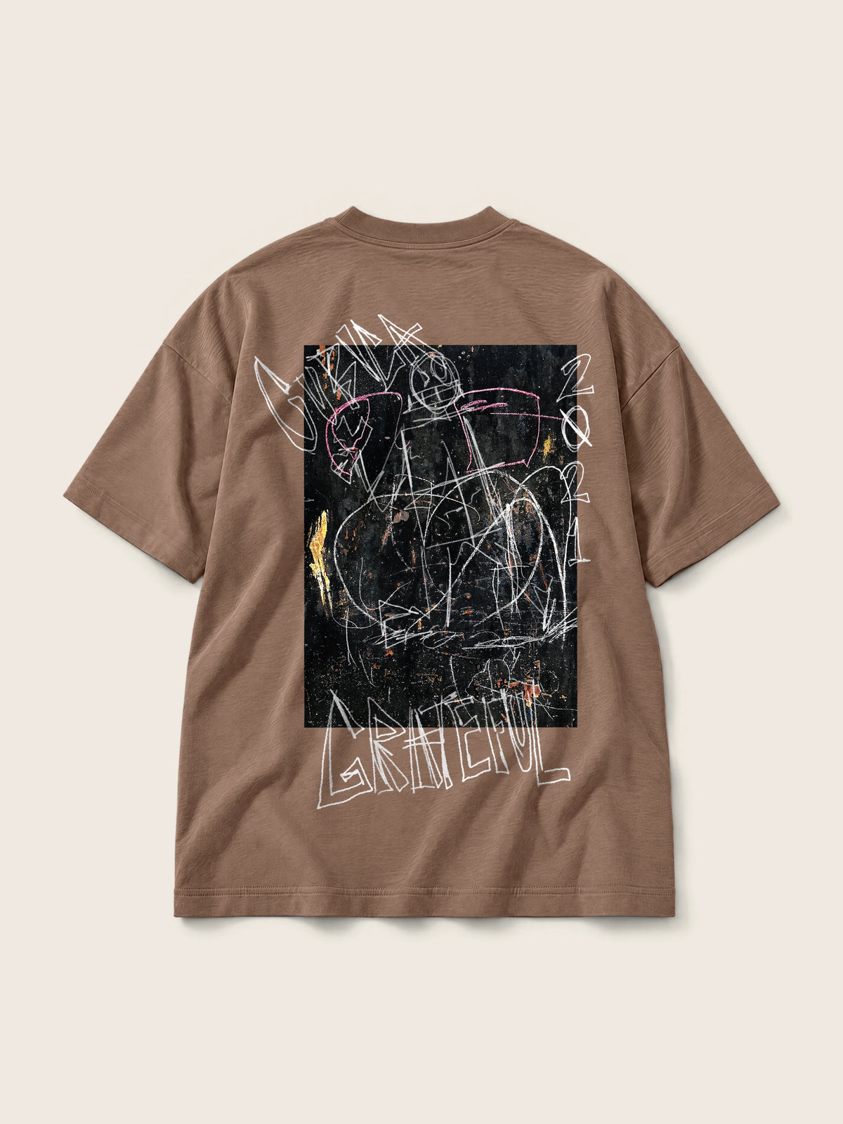 Cubica Grateful · Camiseta Semi Oversize 310g, chocolate, estampado espalda, vista trasera
