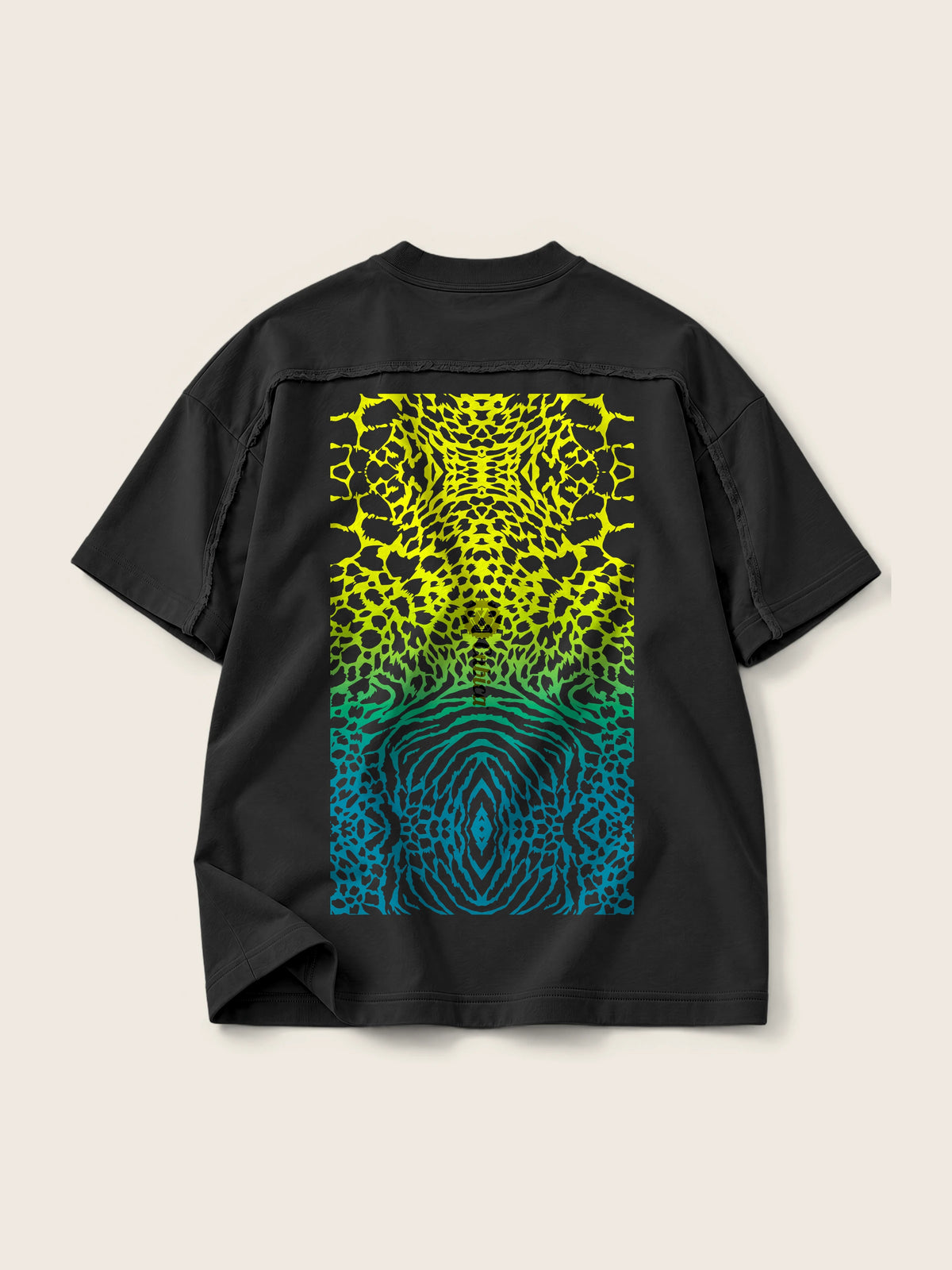 Cubica Psychedelic · Camiseta Semi Oversize con Cortes 410g Negro — Imagen del producto 3