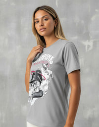 Modelo mide 1,63m y usa talla S