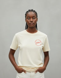 Modelo mide 1,76m y usa talla M