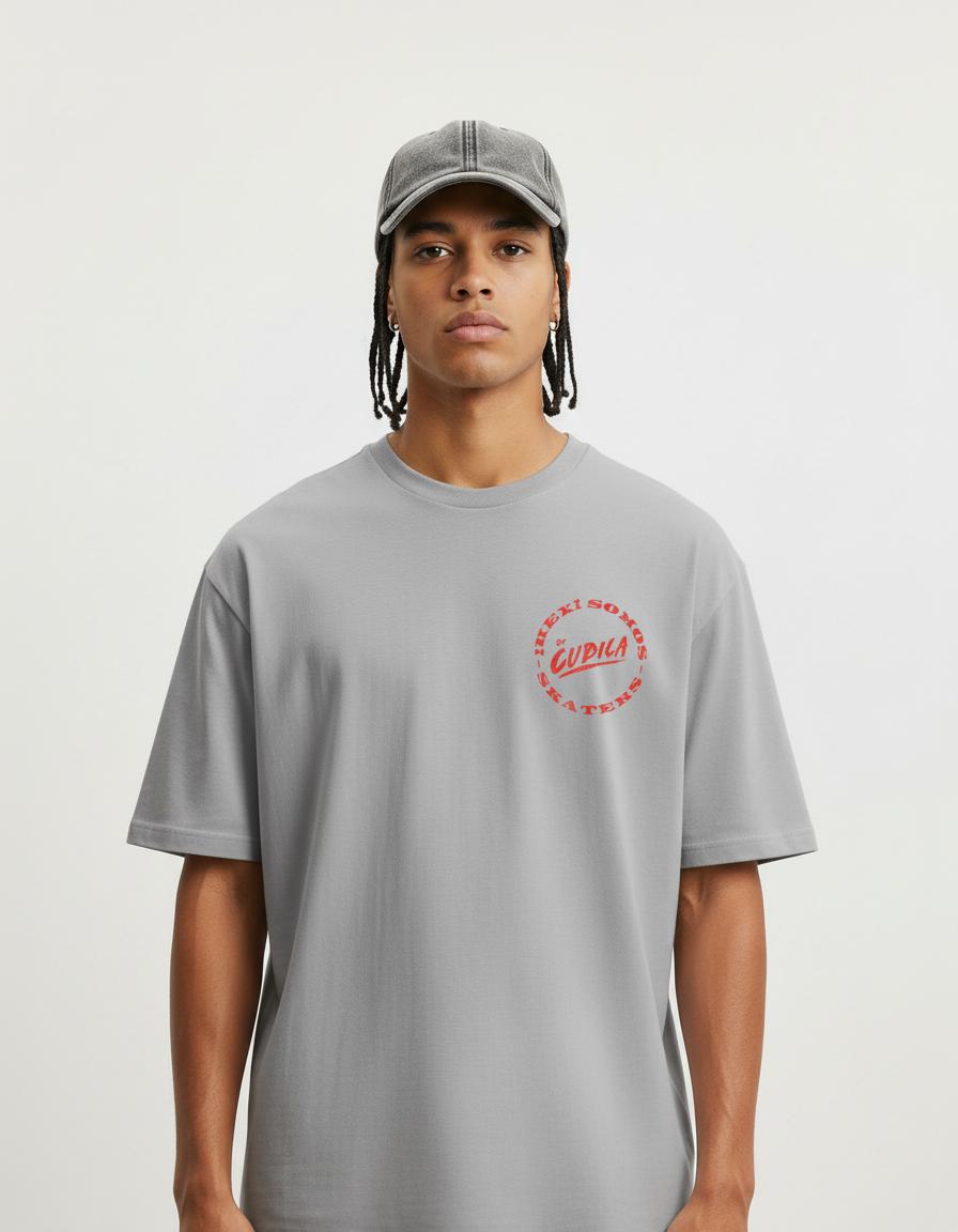 Modelo mide 1,82m y usa talla L