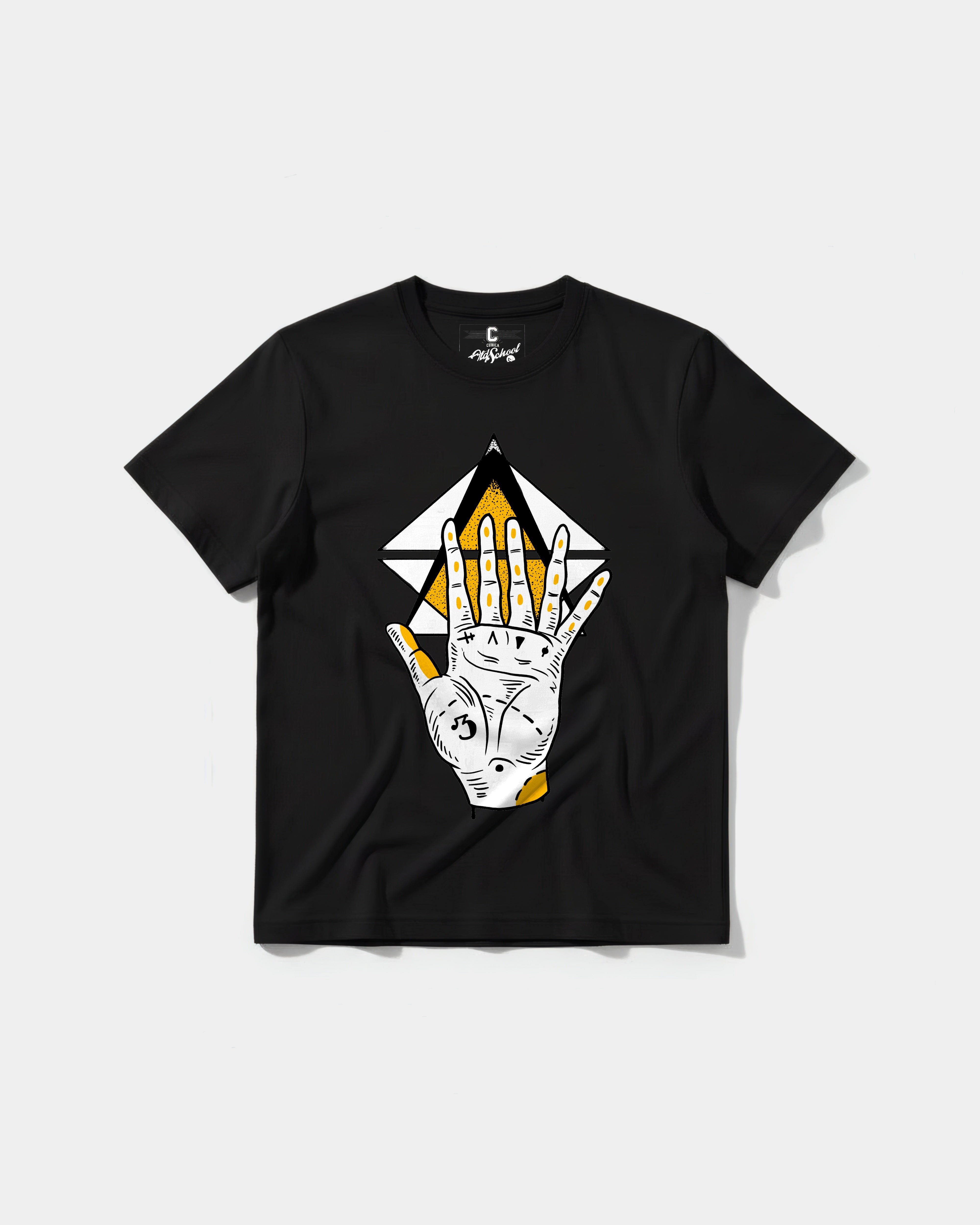 Camiseta Iluminati Hand Big Front Regular Basic