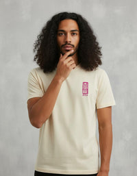 Modelo mide 1,83m y usa talla L