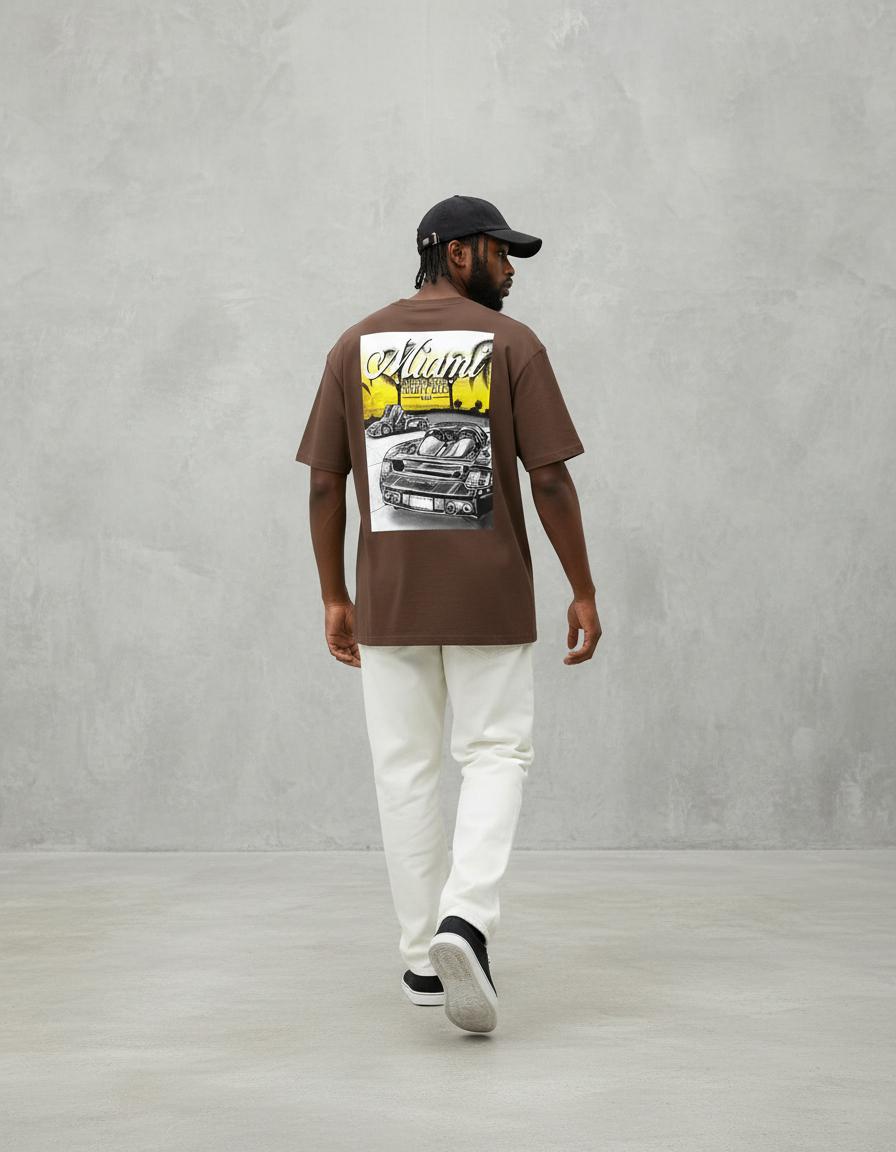 Modelo mide 1,75m y usa talla M