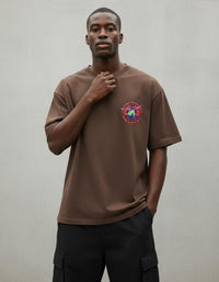 Modelo mide 1,85m y usa talla L
