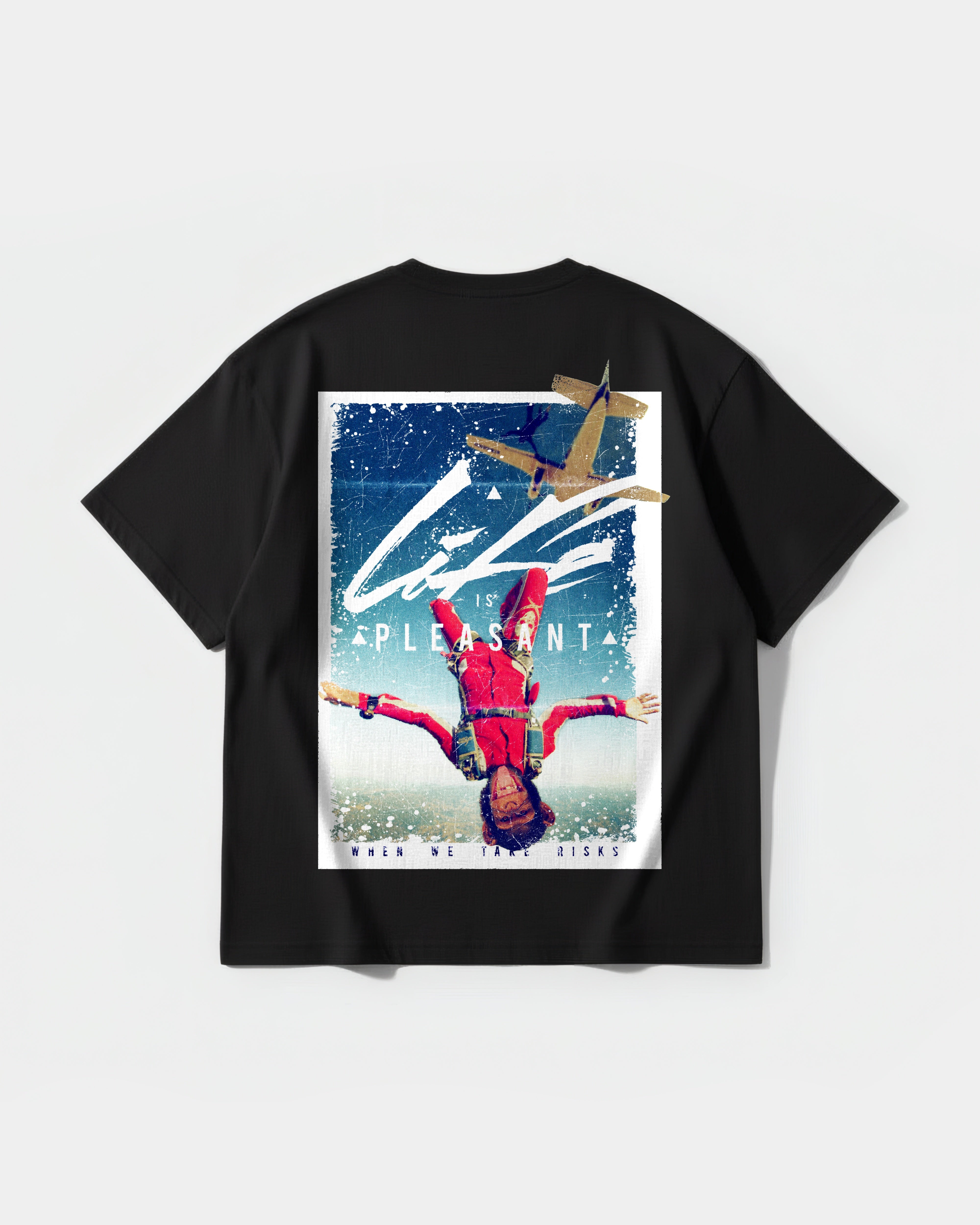 Camiseta Life Is Pleasant Big Back Oversize Basic