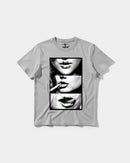 Camiseta Green Kisses Big Front Regular Basic Gris