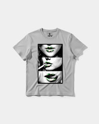 Camiseta Green Kisses Big Front Regular Basic Gris