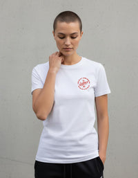 Modelo mide 1,74m y usa talla M