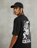 Modelo mide 1,82m y usa talla L
