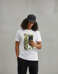 Modelo mide 1,83m y usa talla L