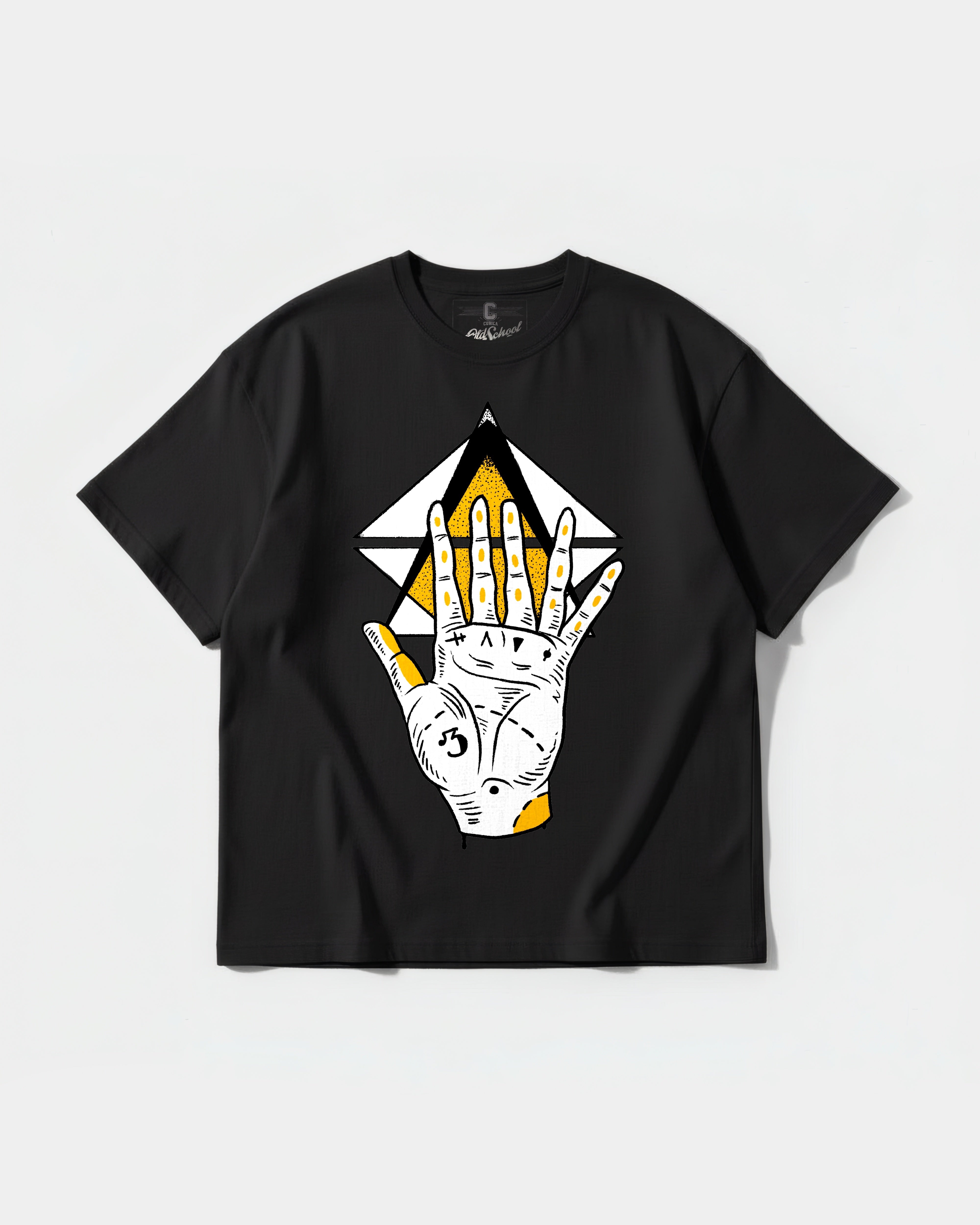 Camiseta Iluminati Hand Big Front Oversize Basic