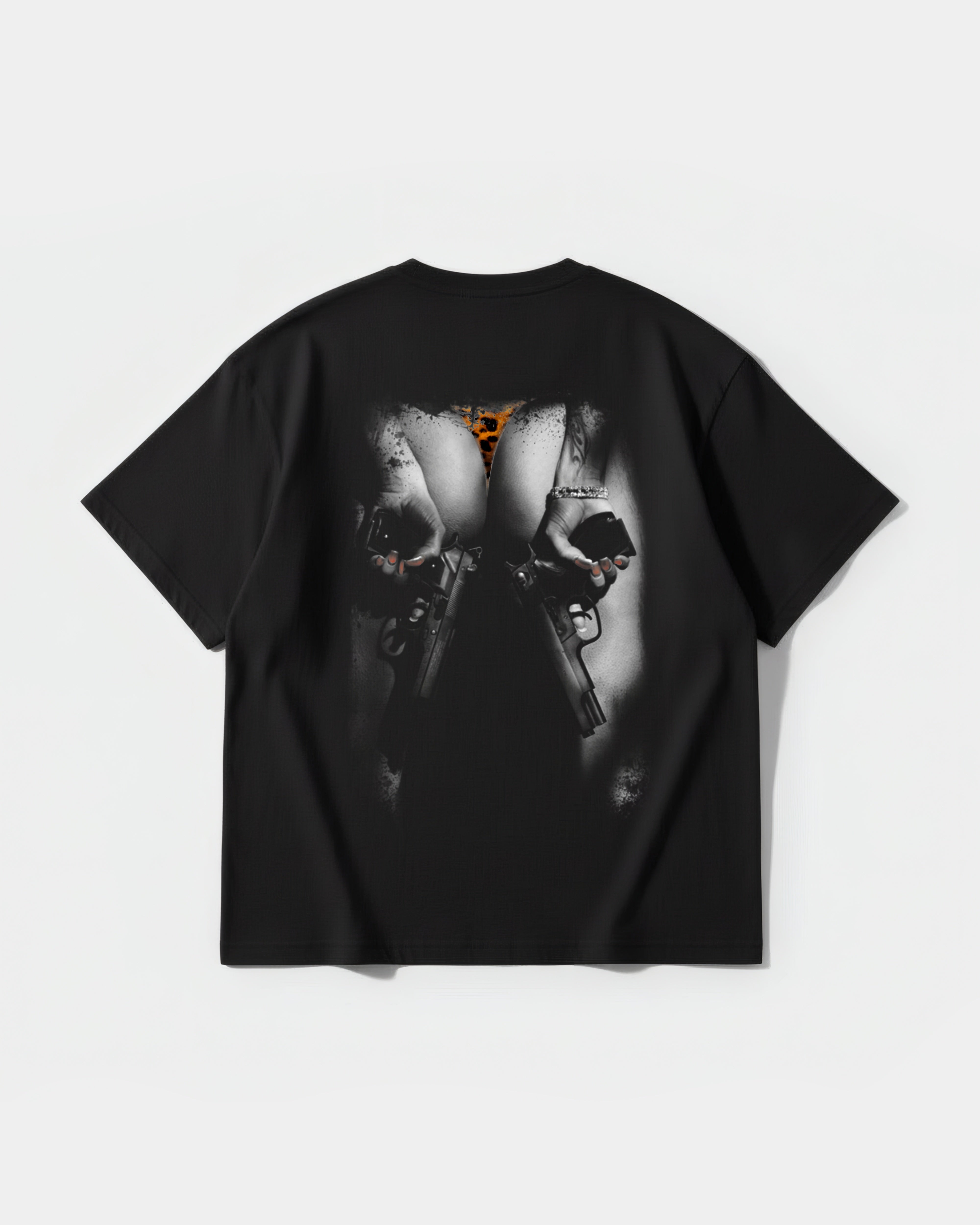 Camiseta Woman Gun Big Back Oversize Basic