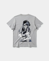 Camiseta Woman And Tattos Big Back Regular Basic Gris