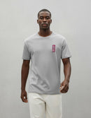 Modelo mide 1,85m y usa talla L