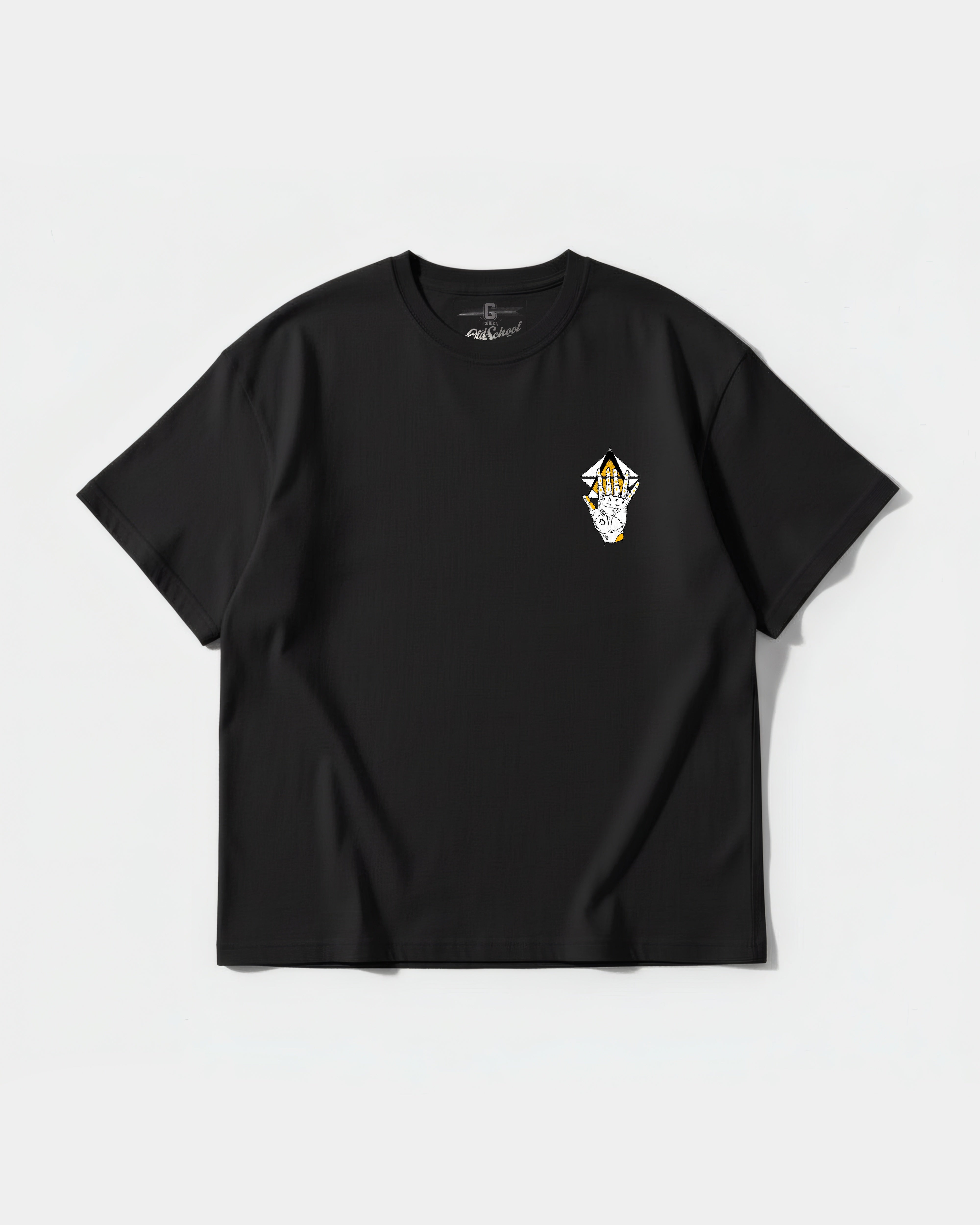 Camiseta Iluminati Hand Pocket Front Oversize Basic