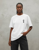 Modelo mide 1,76m y usa talla M