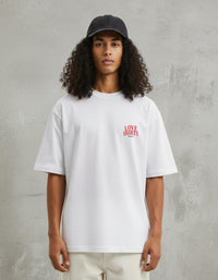 Modelo mide 1,83m y usa talla L