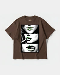 Camiseta Green Kisses Big Front Oversize Basic Marron