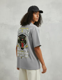 Modelo mide 1,83m y usa talla L