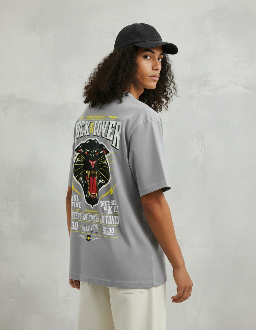 Modelo mide 1,83m y usa talla L