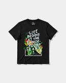 Camiseta Life Begins Big Front Regular Basic Negro