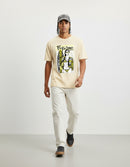 Modelo mide 1,82m y usa talla L