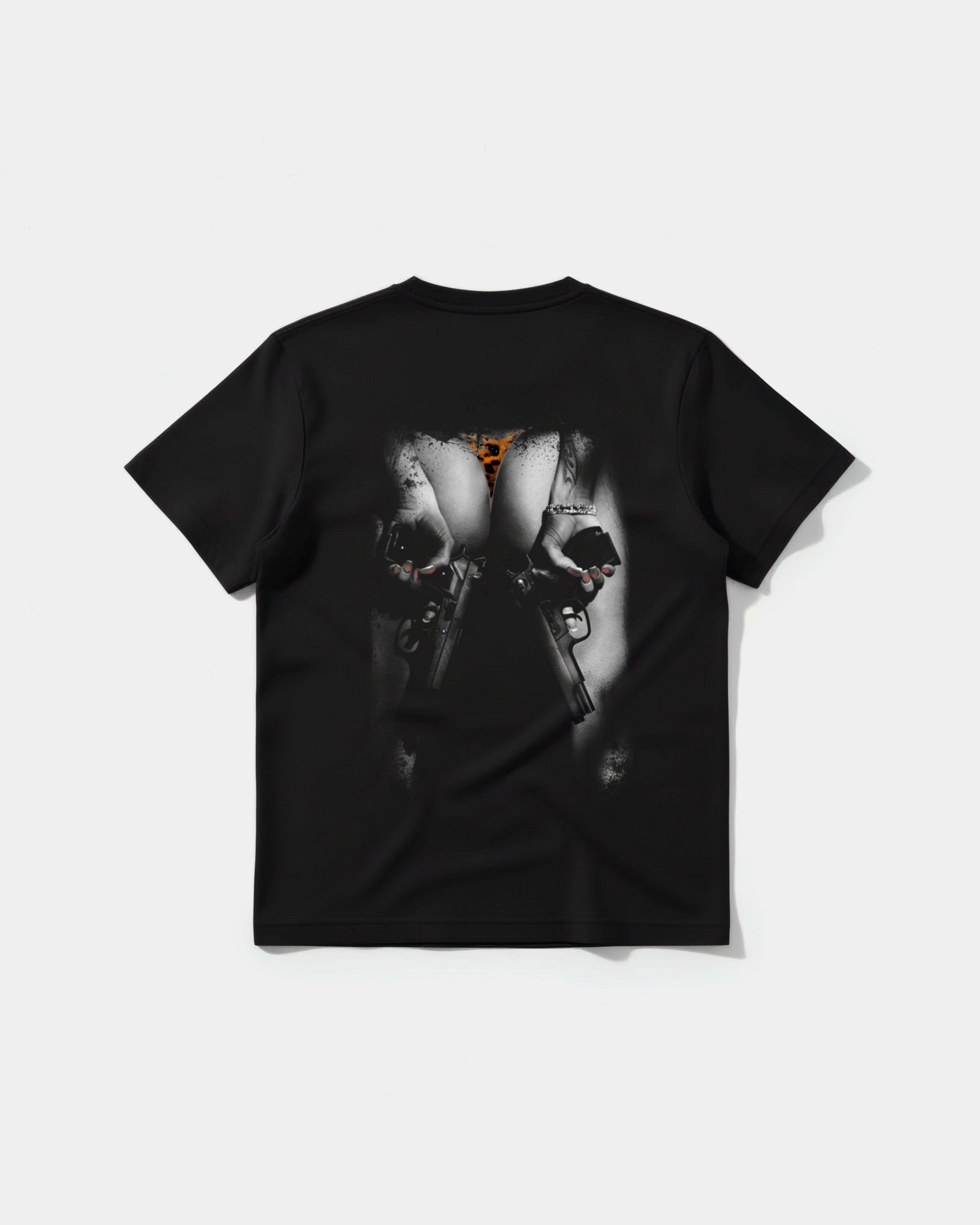 Camiseta Woman Gun Big Back Regular Basic