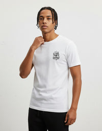 Modelo mide 1,82m y usa talla L