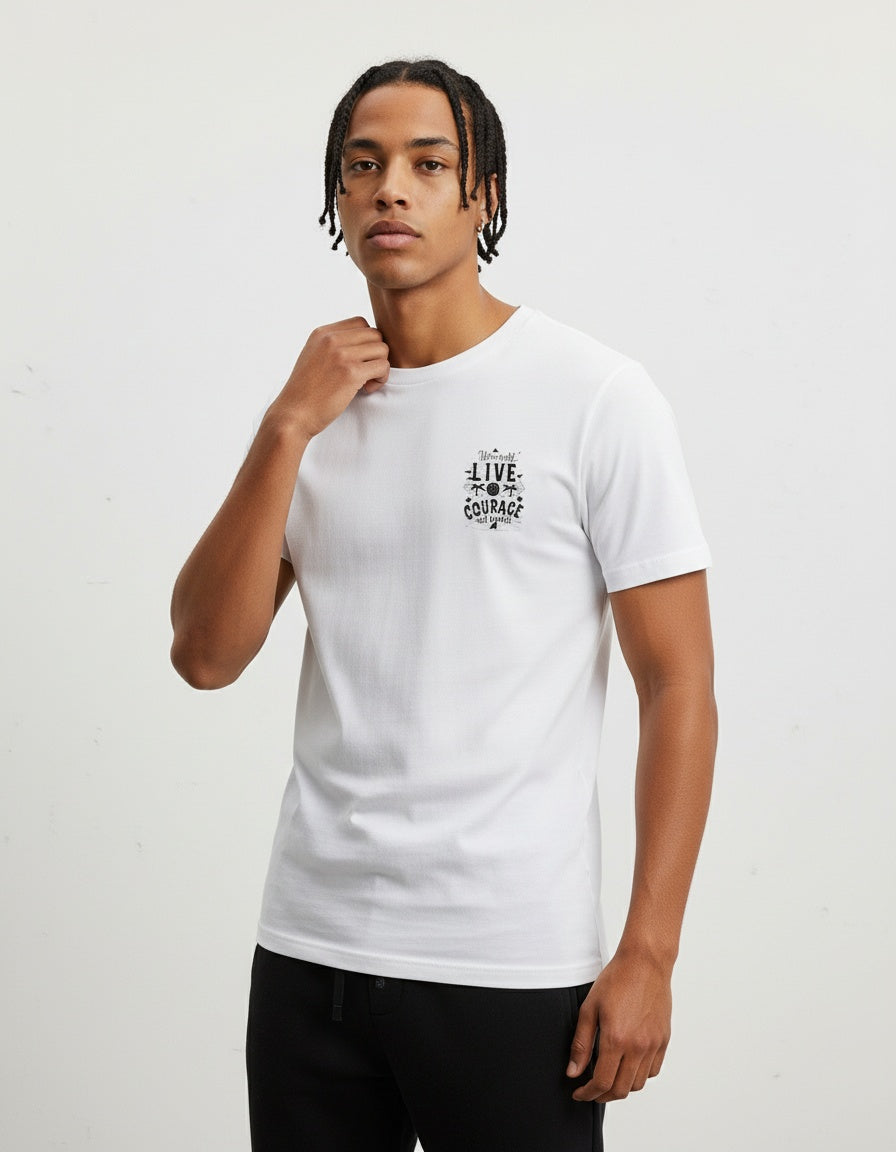 Modelo mide 1,82m y usa talla L