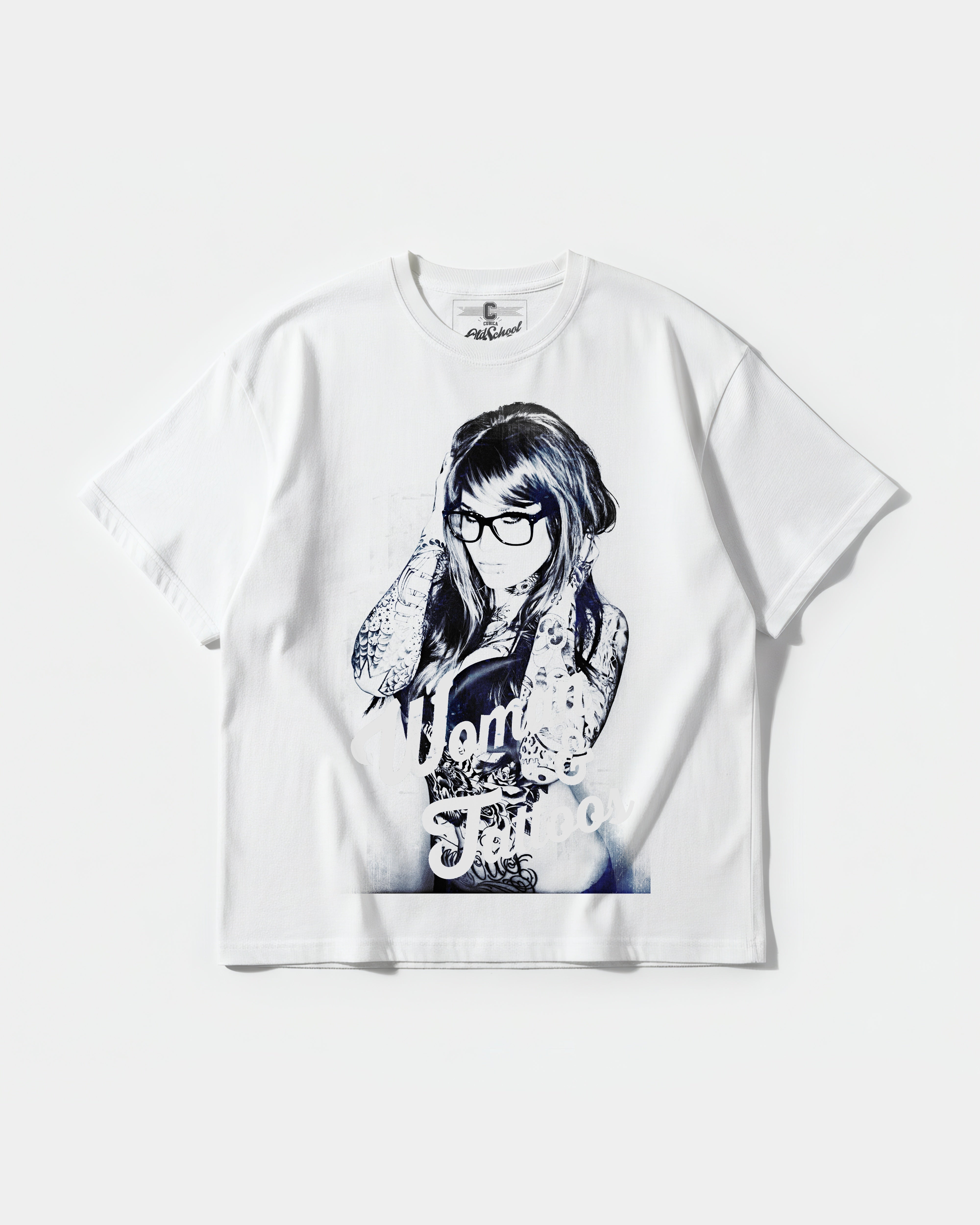 Camiseta Woman And Tattoos Big Front Oversize Basic