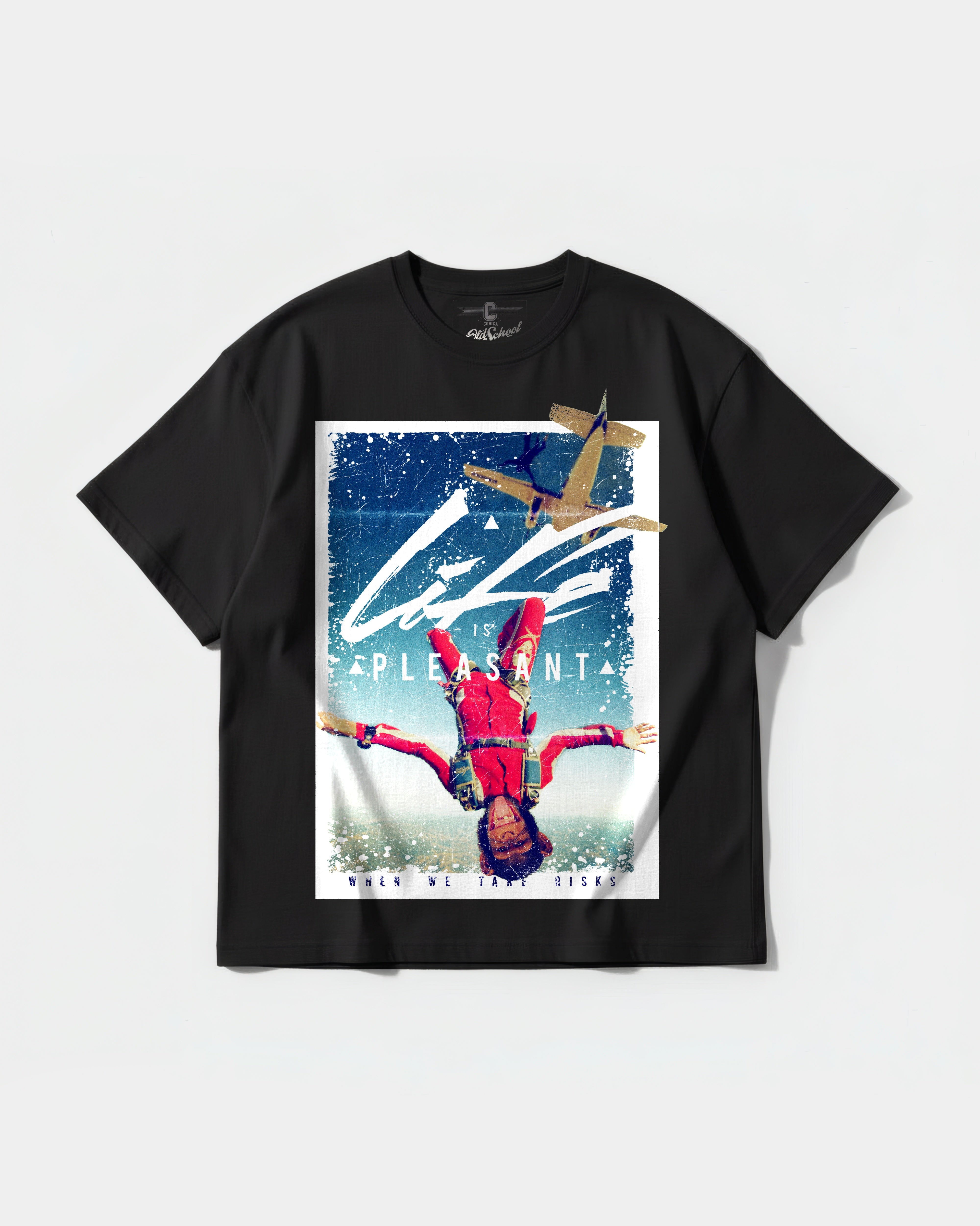 Camiseta Life Is Pleasant Big Front Oversize Basic