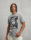Modelo mide 1,82m y usa talla L