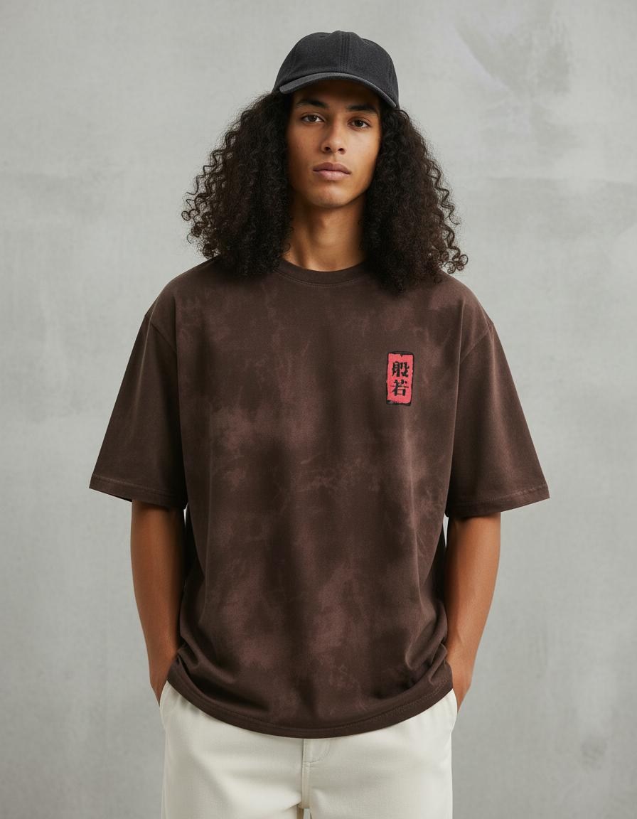 Modelo mide 1,83m y usa talla L
