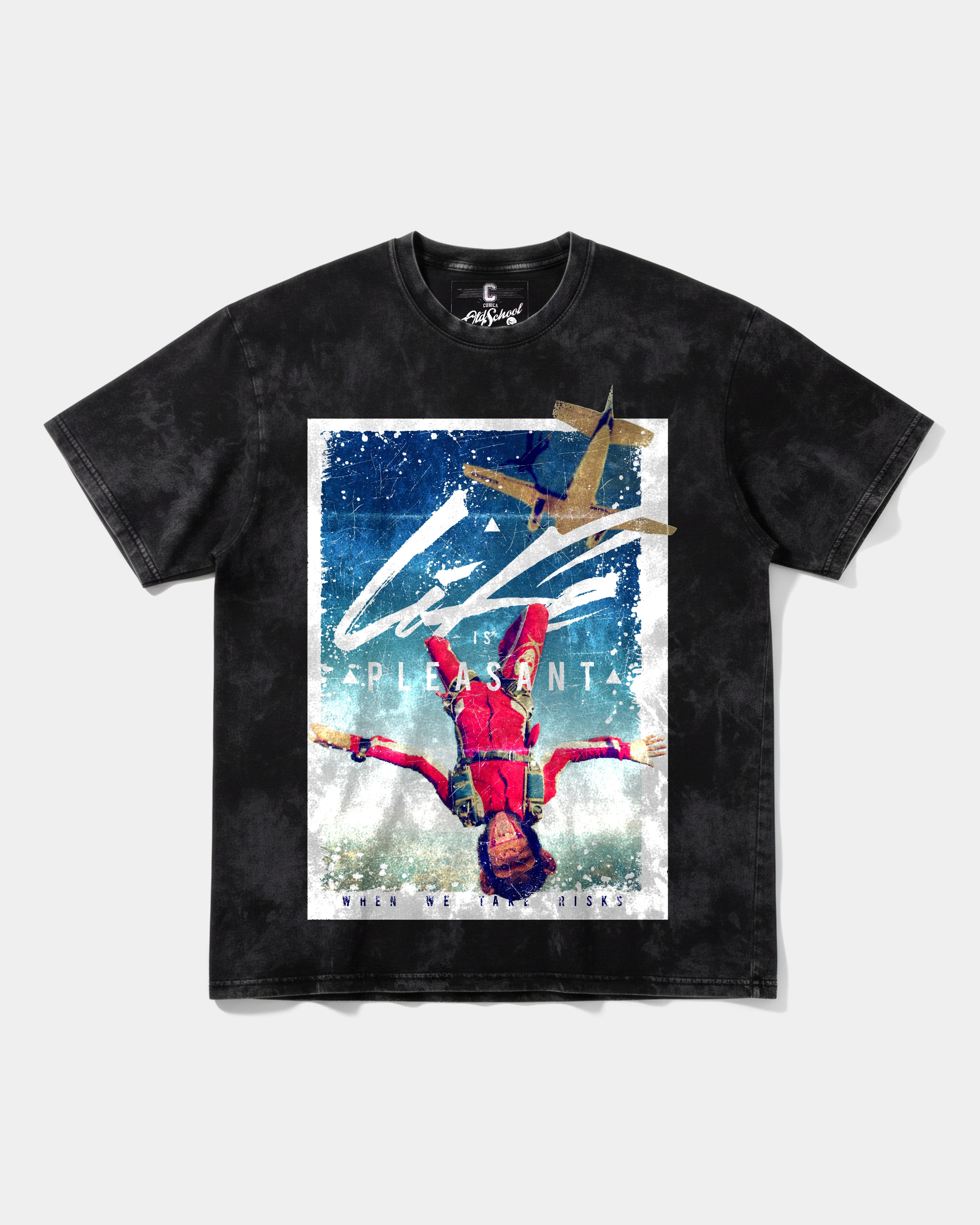 Camiseta Life Is Pleasant Big Front Oversize Acid