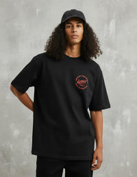 Modelo mide 1,83m y usa talla L