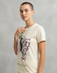 Modelo mide 1,74m y usa talla M