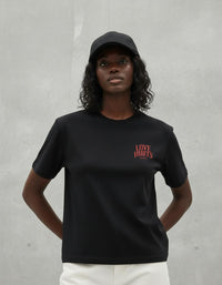 Modelo mide 1,65m y usa talla S