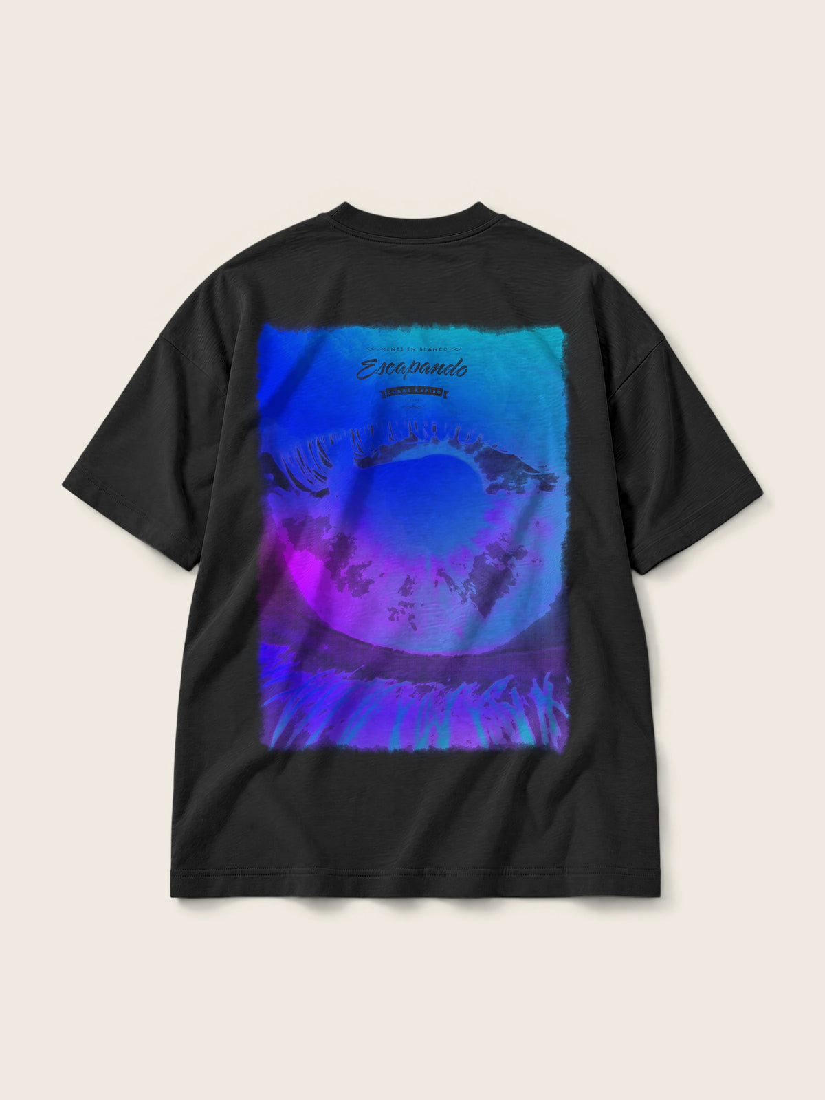 Escapando · Camiseta Semi Oversize 310g Negro, negro, estampado espalda, vista trasera