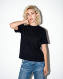 Modelo mide 170cm y usa talla M