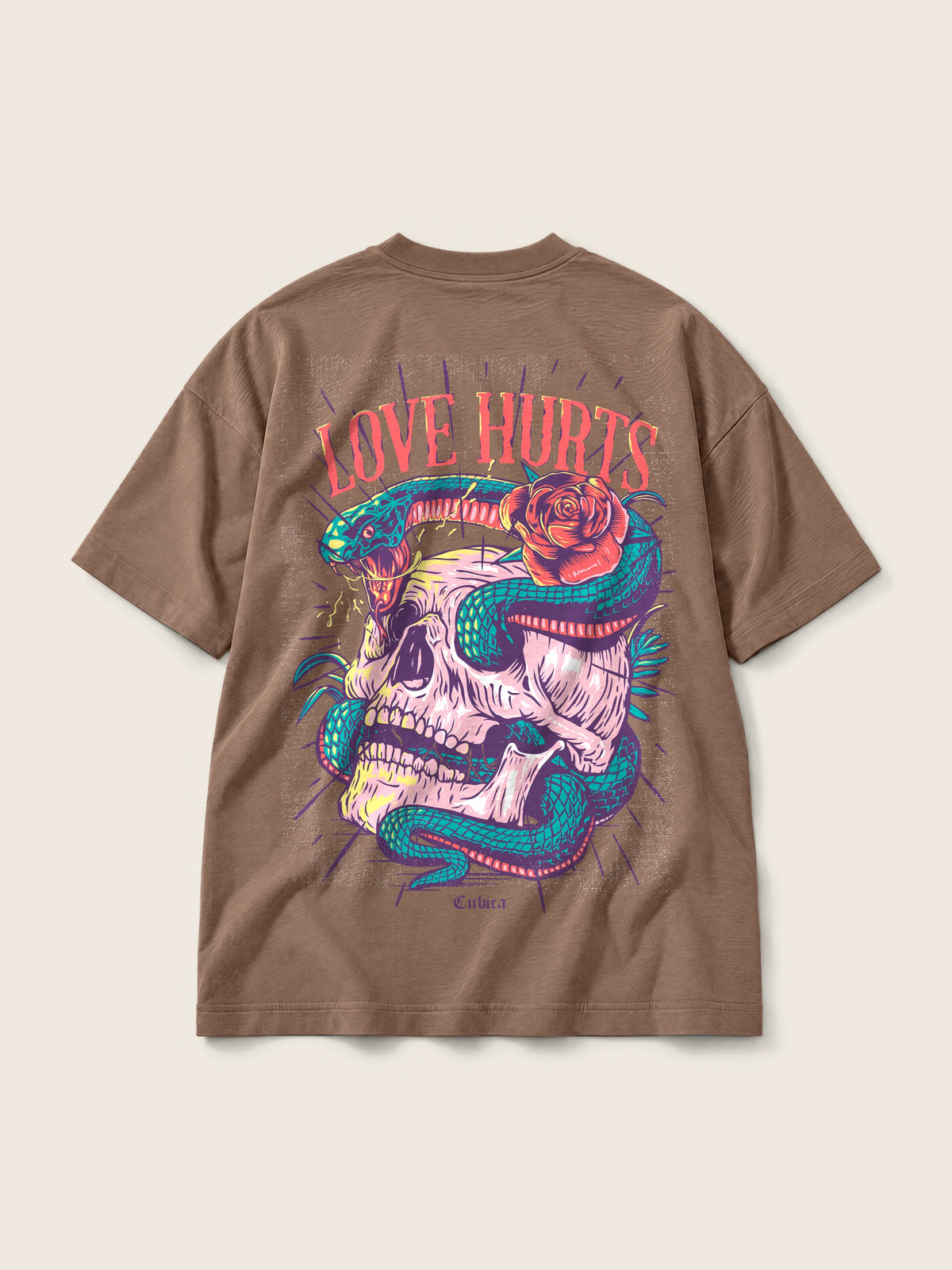 Love Hurts · Camiseta Semi Oversize 310g — Imagen del producto 7