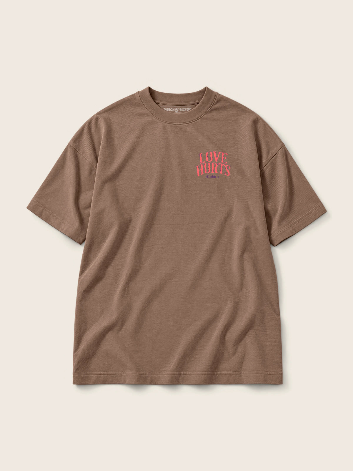Love Hurts · Camiseta Semi Oversize 310g — Imagen del producto 8
