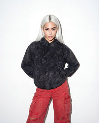 Modelo mide 165cm y usa talla M