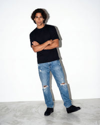 Modelo mide 184cm y usa talla L